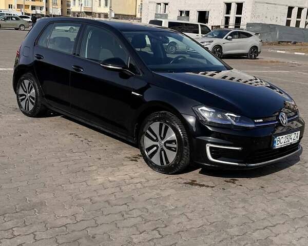 Черный Фольксваген e-Golf, объемом двигателя 0 л и пробегом 80 тыс. км за 16500 $, фото 1 на Automoto.ua