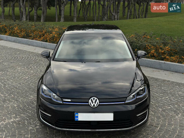 Черный Фольксваген e-Golf, объемом двигателя 0 л и пробегом 64 тыс. км за 16000 $, фото 1 на Automoto.ua