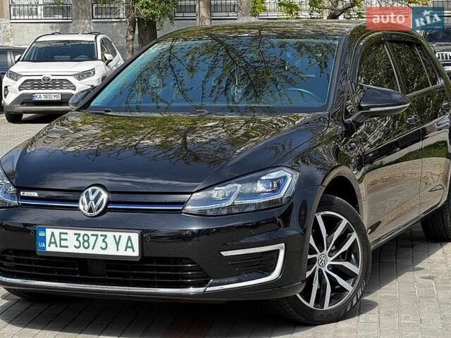 Черный Фольксваген e-Golf, объемом двигателя 0 л и пробегом 99 тыс. км за 14600 $, фото 1 на Automoto.ua