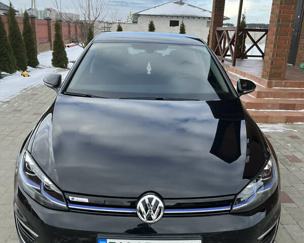 Черный Фольксваген e-Golf, объемом двигателя 0 л и пробегом 42 тыс. км за 16500 $, фото 1 на Automoto.ua