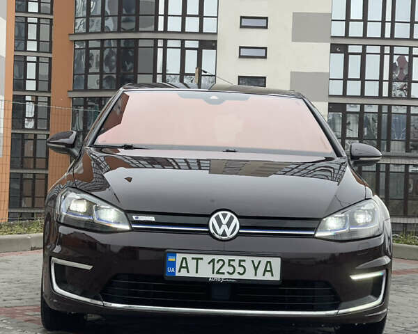 Красный Фольксваген e-Golf, объемом двигателя 0 л и пробегом 125 тыс. км за 13800 $, фото 1 на Automoto.ua