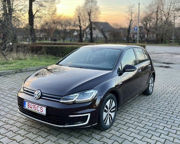 Красный Фольксваген e-Golf, объемом двигателя 0 л и пробегом 183 тыс. км за 11300 $, фото 1 на Automoto.ua