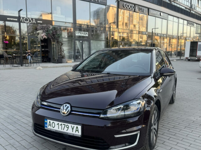 Красный Фольксваген e-Golf, объемом двигателя 0 л и пробегом 119 тыс. км за 13500 $, фото 1 на Automoto.ua