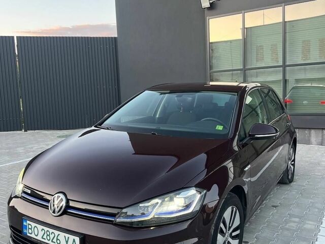 Красный Фольксваген e-Golf, объемом двигателя 0 л и пробегом 191 тыс. км за 11700 $, фото 1 на Automoto.ua