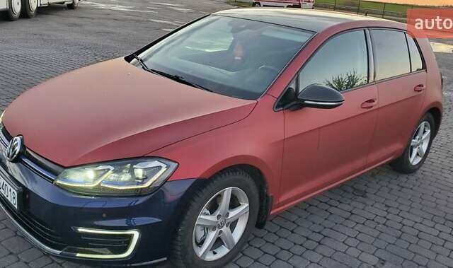 Красный Фольксваген e-Golf, объемом двигателя 0 л и пробегом 160 тыс. км за 11600 $, фото 1 на Automoto.ua