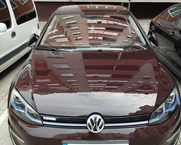 Красный Фольксваген e-Golf, объемом двигателя 0 л и пробегом 107 тыс. км за 14000 $, фото 1 на Automoto.ua