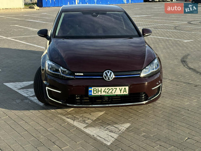 Красный Фольксваген e-Golf, объемом двигателя 0 л и пробегом 70 тыс. км за 18500 $, фото 1 на Automoto.ua