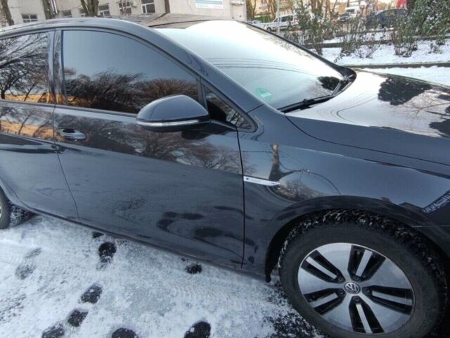 Красный Фольксваген e-Golf, объемом двигателя 0 л и пробегом 44 тыс. км за 16500 $, фото 1 на Automoto.ua