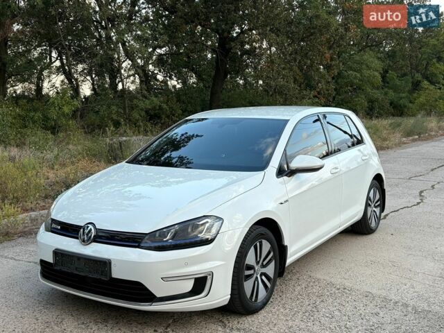 Фольксваген e-Golf, объемом двигателя 0 л и пробегом 104 тыс. км за 8199 $, фото 1 на Automoto.ua