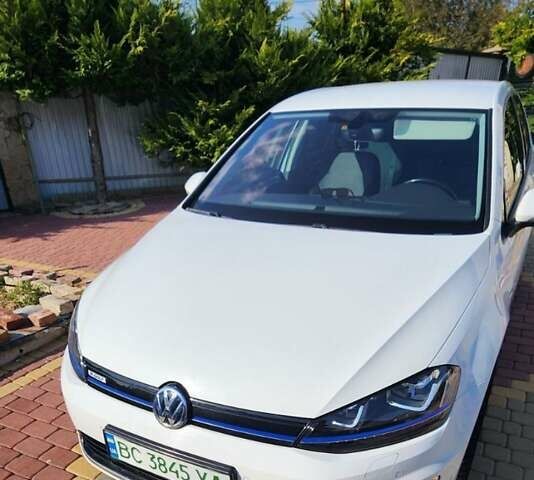Фольксваген e-Golf, объемом двигателя 0 л и пробегом 60 тыс. км за 10350 $, фото 1 на Automoto.ua