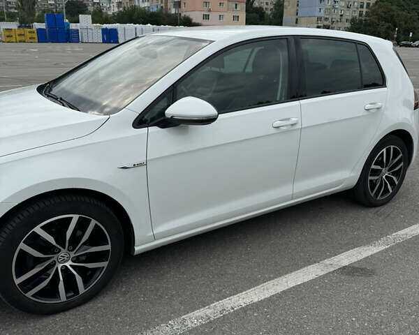 Фольксваген e-Golf, объемом двигателя 0 л и пробегом 63 тыс. км за 18200 $, фото 1 на Automoto.ua