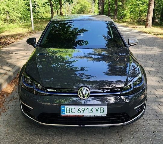 Фольксваген e-Golf, объемом двигателя 0 л и пробегом 52 тыс. км за 15900 $, фото 1 на Automoto.ua