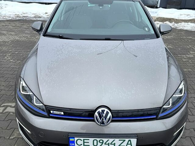 Серый Фольксваген e-Golf, объемом двигателя 0 л и пробегом 11600 тыс. км за 7800 $, фото 1 на Automoto.ua
