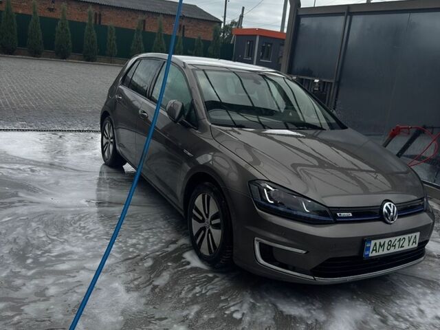 Серый Фольксваген e-Golf, объемом двигателя 0 л и пробегом 180 тыс. км за 7900 $, фото 1 на Automoto.ua
