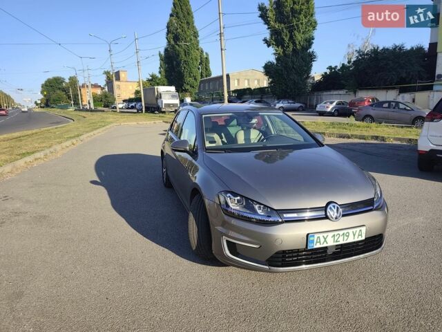 Серый Фольксваген e-Golf, объемом двигателя 0 л и пробегом 147 тыс. км за 9000 $, фото 1 на Automoto.ua