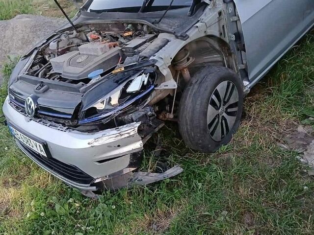 Сірий Фольксваген e-Golf, об'ємом двигуна 0 л та пробігом 115 тис. км за 5000 $, фото 1 на Automoto.ua