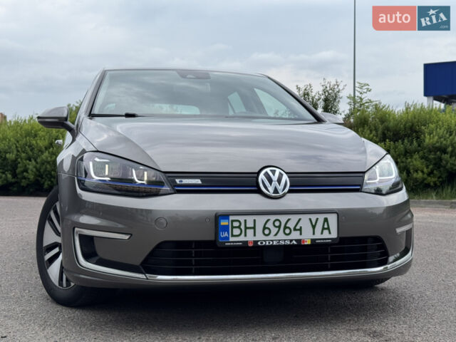 Серый Фольксваген e-Golf, объемом двигателя 0 л и пробегом 118 тыс. км за 9500 $, фото 1 на Automoto.ua