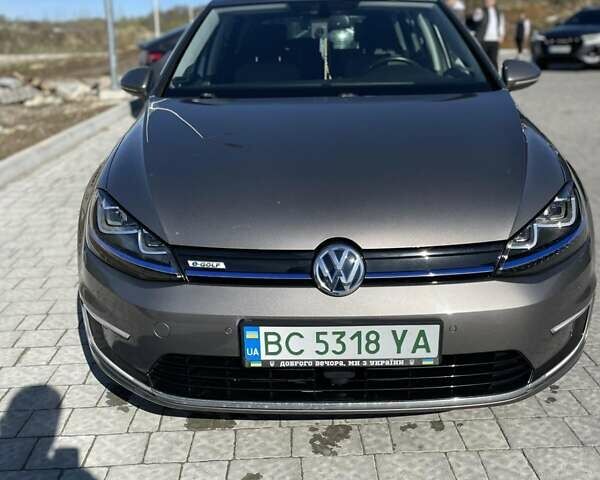 Серый Фольксваген e-Golf, объемом двигателя 0 л и пробегом 113 тыс. км за 8000 $, фото 1 на Automoto.ua