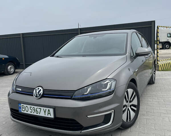Серый Фольксваген e-Golf, объемом двигателя 0 л и пробегом 195 тыс. км за 7699 $, фото 1 на Automoto.ua