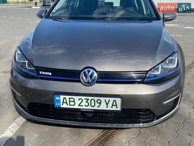 Серый Фольксваген e-Golf, объемом двигателя 0 л и пробегом 123 тыс. км за 9300 $, фото 1 на Automoto.ua