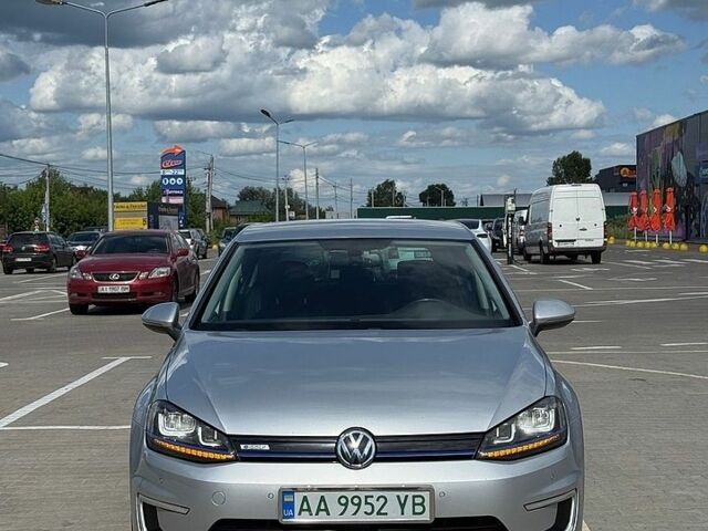 Серый Фольксваген e-Golf, объемом двигателя 0 л и пробегом 118 тыс. км за 9200 $, фото 1 на Automoto.ua