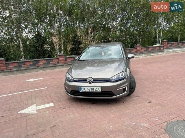 Серый Фольксваген e-Golf, объемом двигателя 0 л и пробегом 144 тыс. км за 8300 $, фото 1 на Automoto.ua