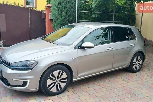 Серый Фольксваген e-Golf, объемом двигателя 0 л и пробегом 116 тыс. км за 9300 $, фото 1 на Automoto.ua