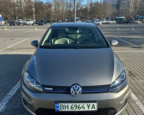 Серый Фольксваген e-Golf, объемом двигателя 0 л и пробегом 118 тыс. км за 10500 $, фото 1 на Automoto.ua