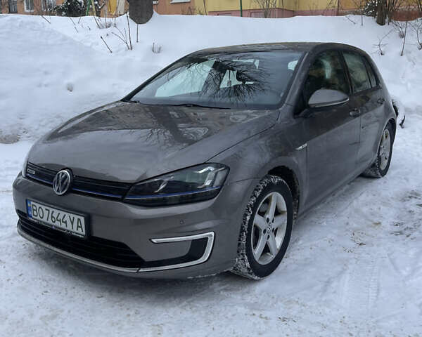 Серый Фольксваген e-Golf, объемом двигателя 0 л и пробегом 153 тыс. км за 8800 $, фото 1 на Automoto.ua