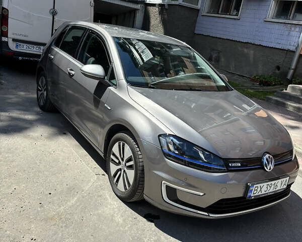 Серый Фольксваген e-Golf, объемом двигателя 0 л и пробегом 98 тыс. км за 8350 $, фото 1 на Automoto.ua