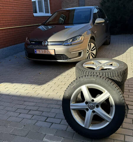 Серый Фольксваген e-Golf, объемом двигателя 0 л и пробегом 133 тыс. км за 8400 $, фото 1 на Automoto.ua