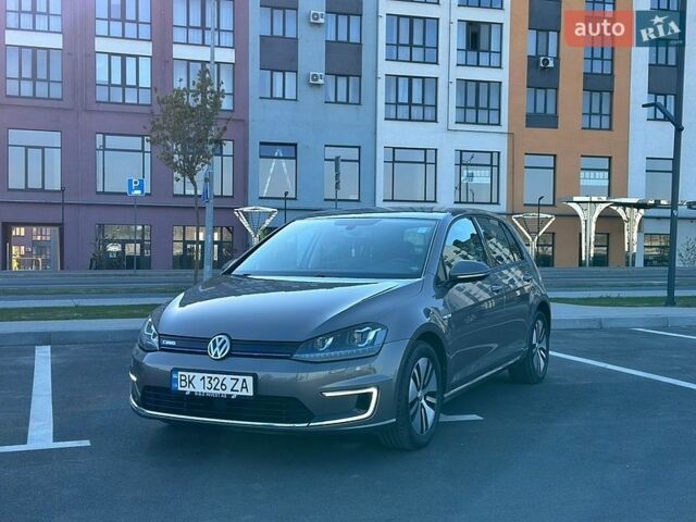 Серый Фольксваген e-Golf, объемом двигателя 0 л и пробегом 139 тыс. км за 8600 $, фото 1 на Automoto.ua