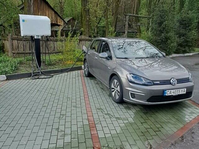 Серый Фольксваген e-Golf, объемом двигателя 0 л и пробегом 110 тыс. км за 10500 $, фото 1 на Automoto.ua