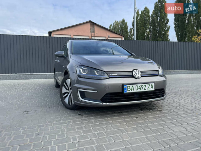 Фольксваген e-Golf 2015 в Кропивницком (Кировограде) на Automoto.ua Серый Фольксваген e-Golf, объемом двигателя 0 л и пробегом 131 тыс. км за 8800 $, фото 1 на Automoto.ua