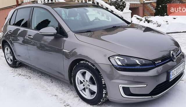 Серый Фольксваген e-Golf, объемом двигателя 0 л и пробегом 152 тыс. км за 8800 $, фото 1 на Automoto.ua