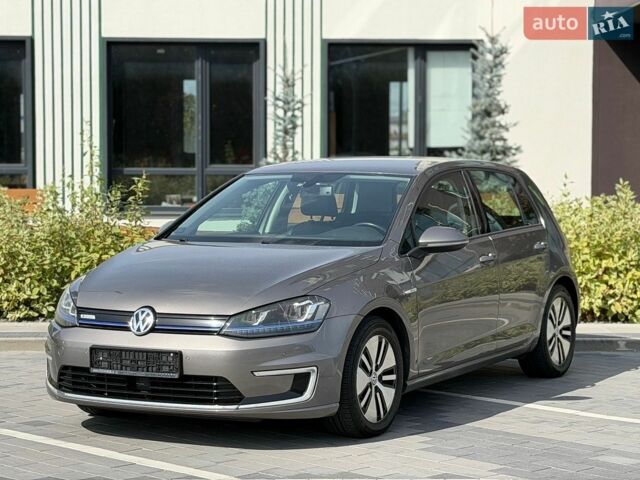 Серый Фольксваген e-Golf, объемом двигателя 0 л и пробегом 131 тыс. км за 8900 $, фото 1 на Automoto.ua