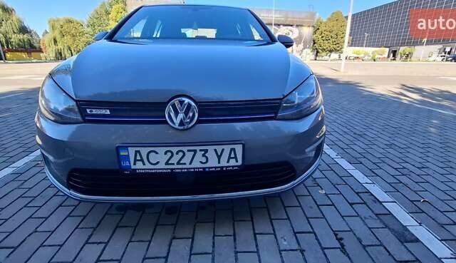 Серый Фольксваген e-Golf, объемом двигателя 0 л и пробегом 158 тыс. км за 8000 $, фото 1 на Automoto.ua