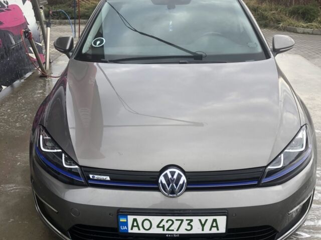 Серый Фольксваген e-Golf, объемом двигателя 0 л и пробегом 125 тыс. км за 9100 $, фото 1 на Automoto.ua