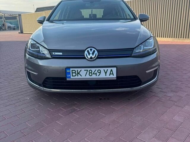 Серый Фольксваген e-Golf, объемом двигателя 0 л и пробегом 159 тыс. км за 8600 $, фото 1 на Automoto.ua