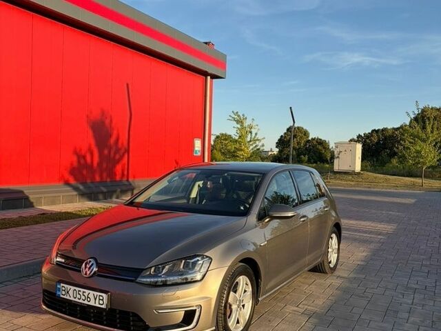Серый Фольксваген e-Golf, объемом двигателя 0 л и пробегом 145 тыс. км за 8900 $, фото 1 на Automoto.ua