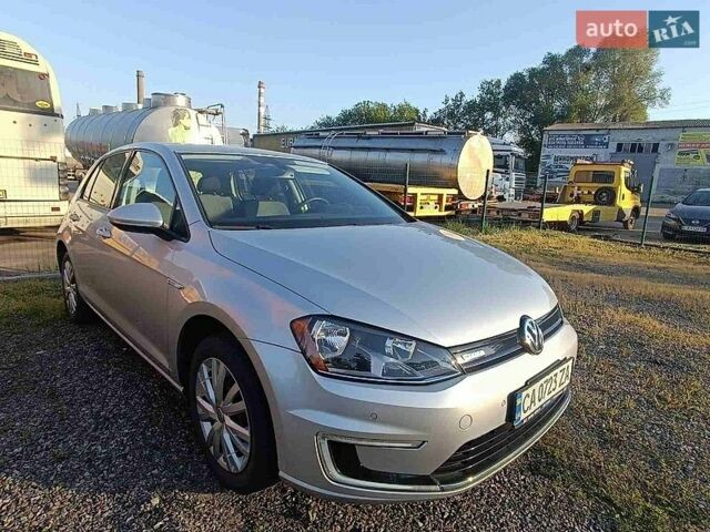 Серый Фольксваген e-Golf, объемом двигателя 0 л и пробегом 111 тыс. км за 9300 $, фото 1 на Automoto.ua