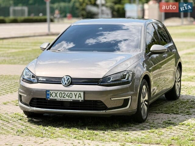 Серый Фольксваген e-Golf, объемом двигателя 0 л и пробегом 159 тыс. км за 8900 $, фото 1 на Automoto.ua