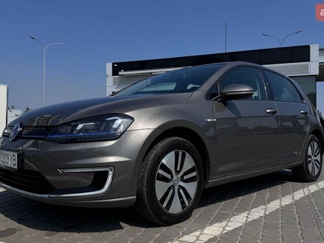 Серый Фольксваген e-Golf, объемом двигателя 0 л и пробегом 154 тыс. км за 8500 $, фото 1 на Automoto.ua