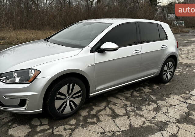 Серый Фольксваген e-Golf, объемом двигателя 0 л и пробегом 67 тыс. км за 11500 $, фото 1 на Automoto.ua