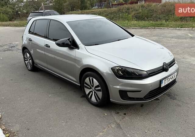 Серый Фольксваген e-Golf, объемом двигателя 0 л и пробегом 135 тыс. км за 10000 $, фото 1 на Automoto.ua