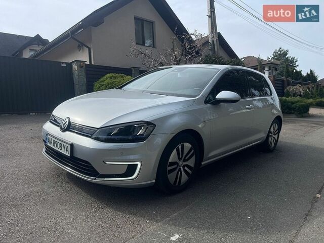 Серый Фольксваген e-Golf, объемом двигателя 0 л и пробегом 116 тыс. км за 10000 $, фото 1 на Automoto.ua