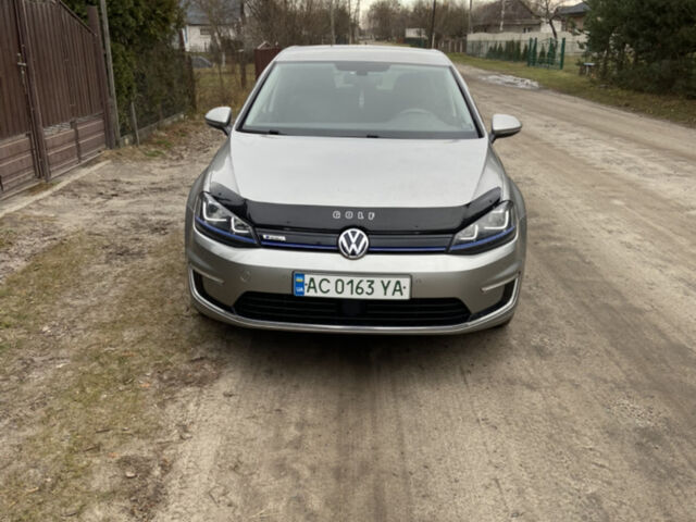 Серый Фольксваген e-Golf, объемом двигателя 0 л и пробегом 115 тыс. км за 9300 $, фото 1 на Automoto.ua