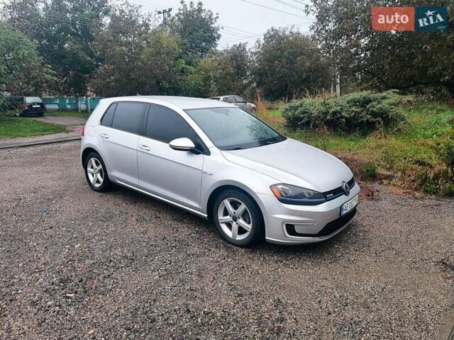 Серый Фольксваген e-Golf, объемом двигателя 0 л и пробегом 99 тыс. км за 10000 $, фото 1 на Automoto.ua