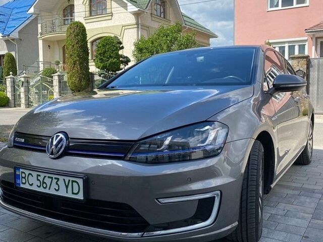 Серый Фольксваген e-Golf, объемом двигателя 0 л и пробегом 99 тыс. км за 8899 $, фото 1 на Automoto.ua