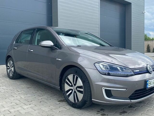 Серый Фольксваген e-Golf, объемом двигателя 0 л и пробегом 132 тыс. км за 8500 $, фото 1 на Automoto.ua